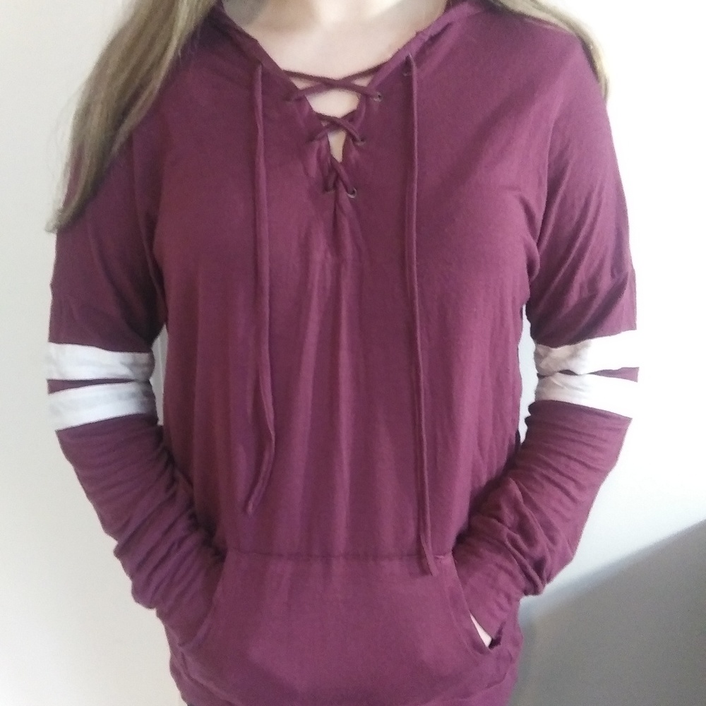 Hooded long-sleeved shirt